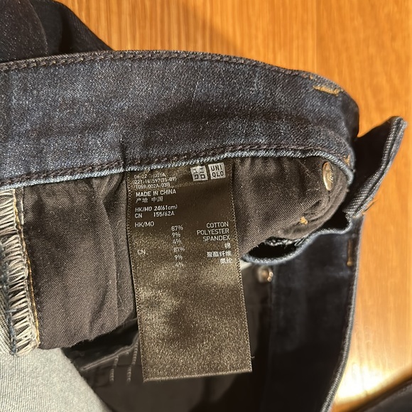 Uniqlo Dark Washed Skinny Tapered Jean - Picture 3 of 5